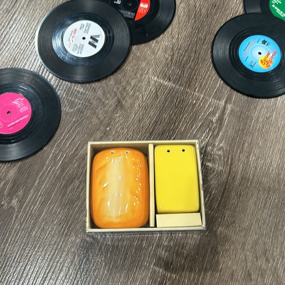 Bread And Butter Salt And Pepper Shaker Set - Picture 5 of 8